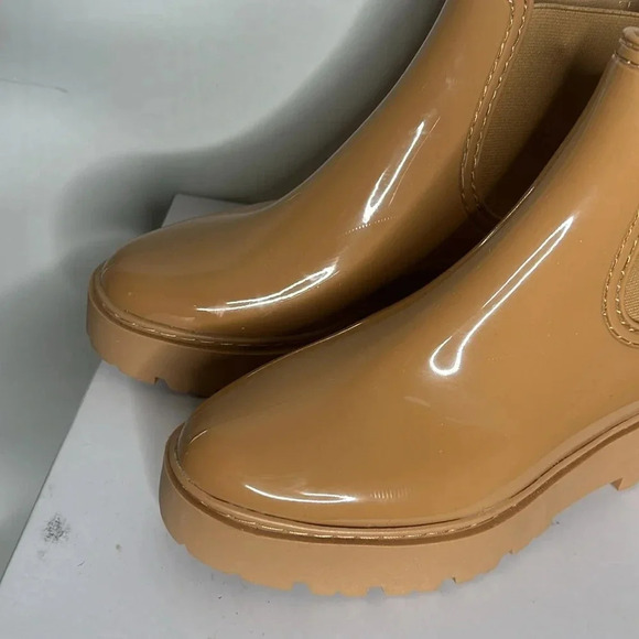DV BY DOLCE VITA THUNDER LUG SOLE ANKLE RAIN BOOT Women's Sz 9 SHINY TAN BOOTIE - Picture 4 of 9
